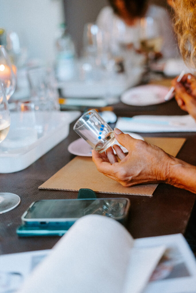 25 05 28 glaeser bemalen aichach010 scaled.jpg