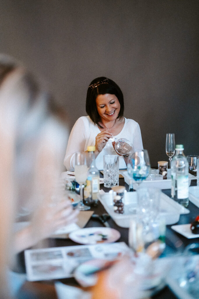 25 05 28 glaeser bemalen aichach022 scaled.jpg